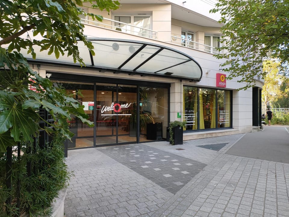 Property building, Facade/entrance
