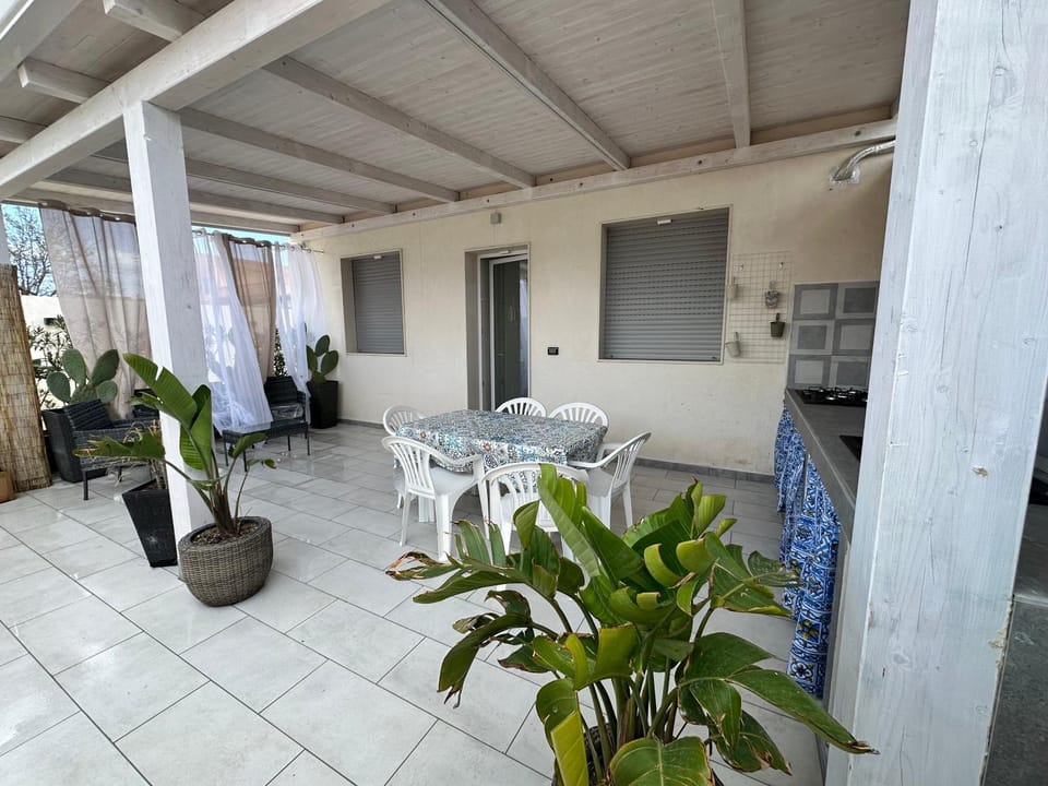 View (from property/room), Balcony/Terrace, Kitchen or kitchenette