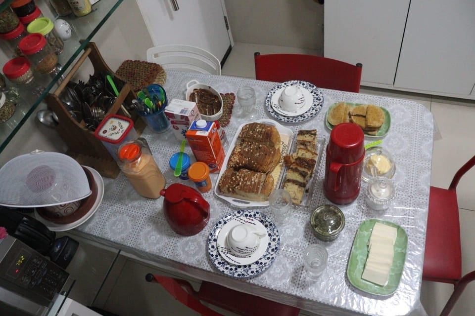 Kitchen or kitchenette, Food and drinks, Food, Breakfast, Continental breakfast, Buffet breakfast