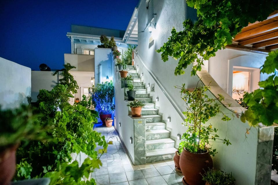 Standard Double Room Village-Mountain View Second Floor Apartment in Paros