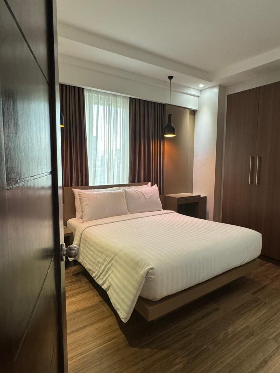 Monarch Suites at Padgett Cebu w/ pool near Ayala Apartment in Lapu-Lapu City