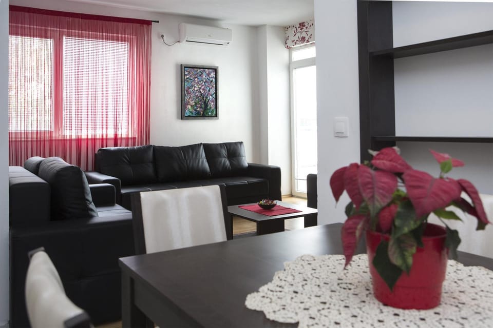 Living room, Seating area, air conditioner