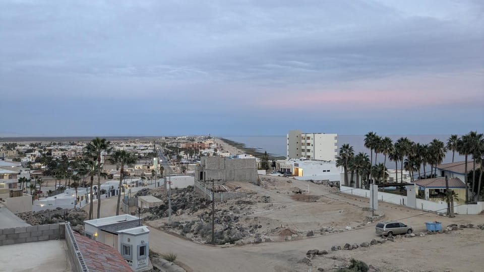 Property building, Day, Neighbourhood, Natural landscape, Sea view, Street view, Location