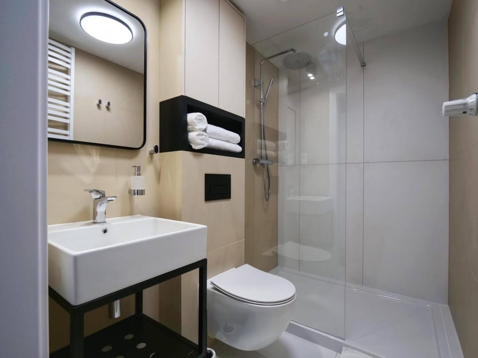 Shower, Bathroom, towels