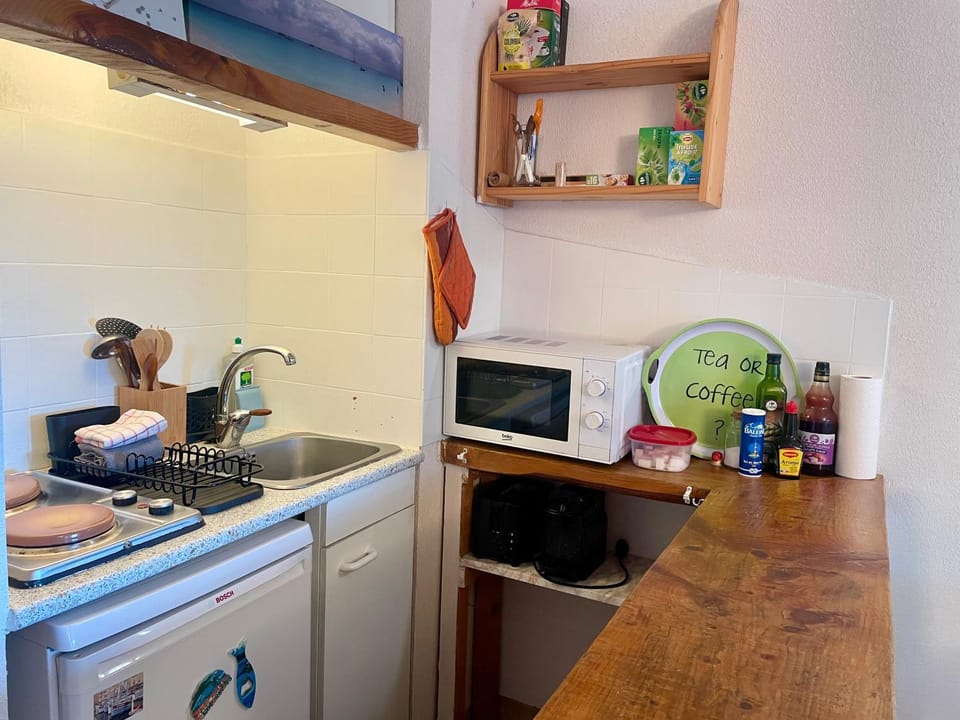 Joli appartement en bordure de mer à 15 minutes du port de Bandol Apartment in French Riviera