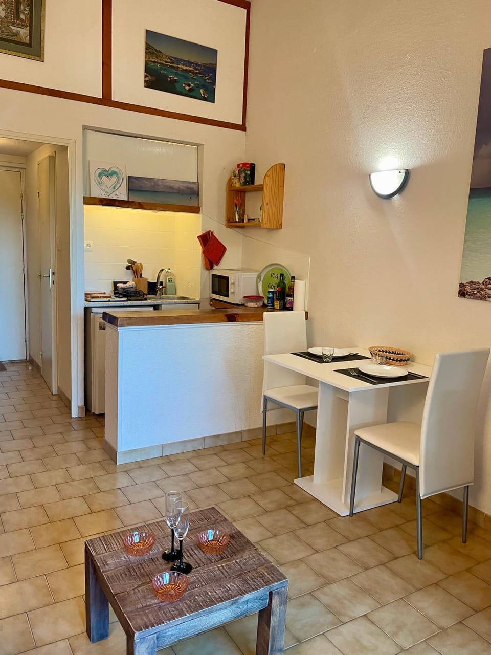 Joli appartement en bordure de mer à 15 minutes du port de Bandol Apartment in French Riviera