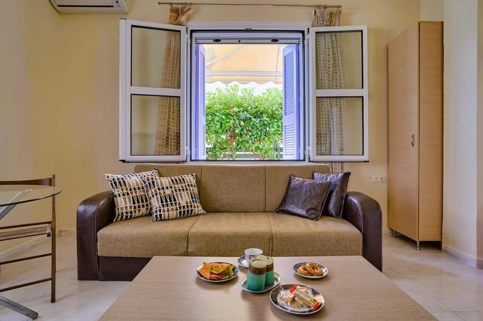 Living room, Garden view