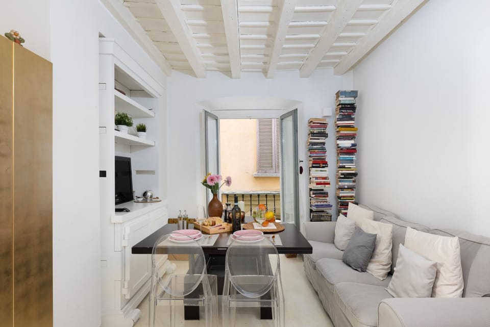 TV and multimedia, Kitchen or kitchenette, Living room, Seating area, Dining area, Food
