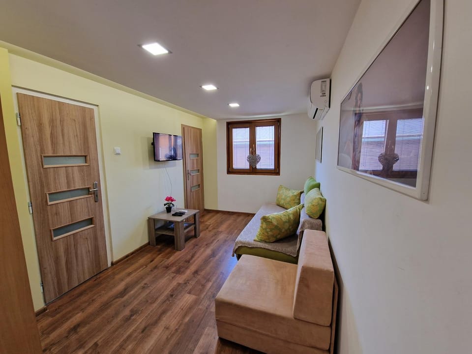 Communal lounge/ TV room, Living room, Photo of the whole room