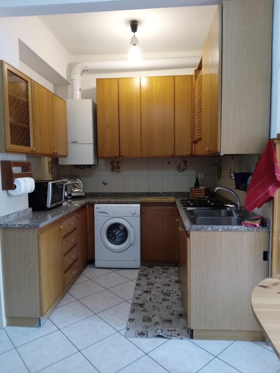Kitchen or kitchenette, minibar, stove, washing machine