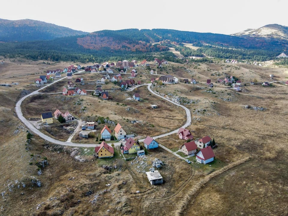 Neighbourhood, Natural landscape, Bird's eye view, View (from property/room), Autumn, Mountain view, Street view