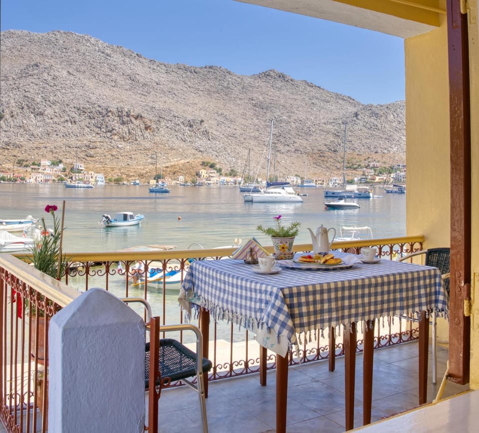Seating area, Dining area, Sea view