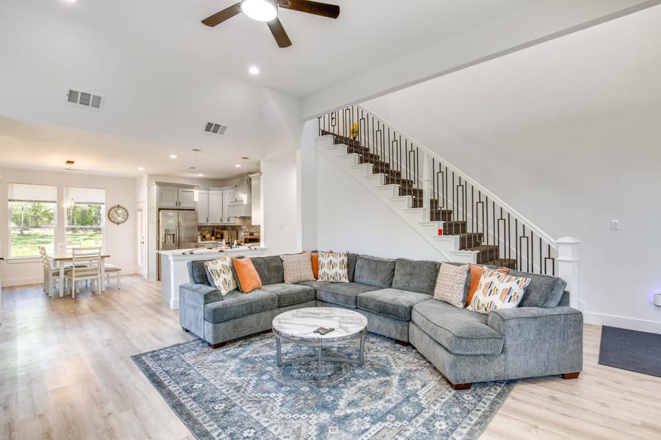 Fire Pit + Grill: Lakeside Gun Barrel City Home! House in Gun Barrel City