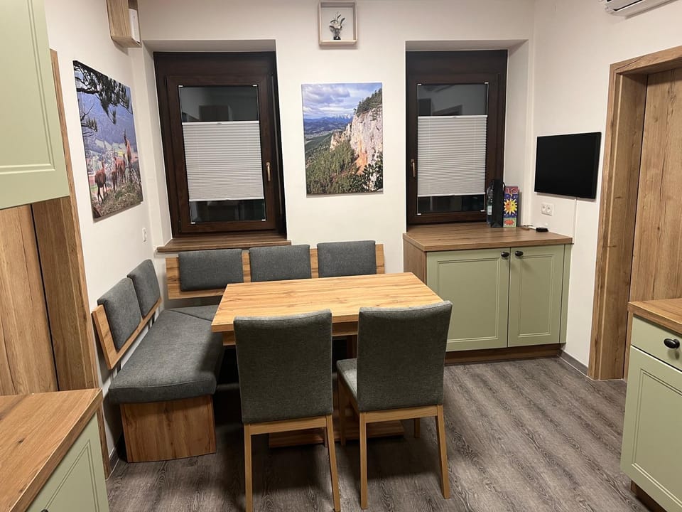 TV and multimedia, Kitchen or kitchenette, Seating area, Dining area