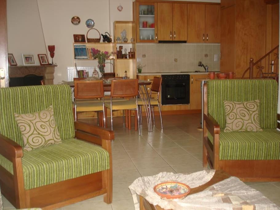 Kitchen or kitchenette, Living room