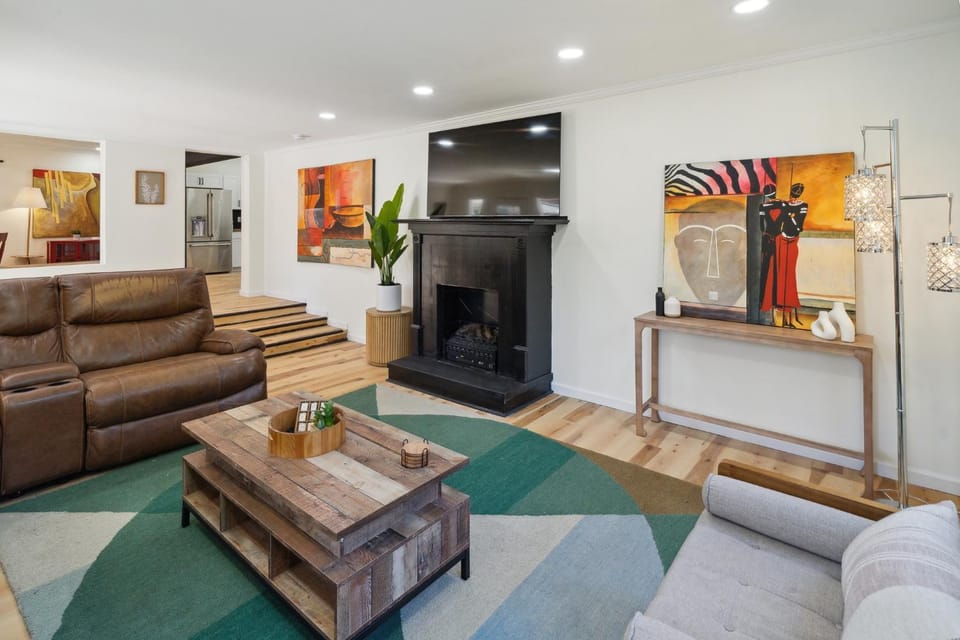Urban Farmhouse with a Modernism Twist! House in Georgia