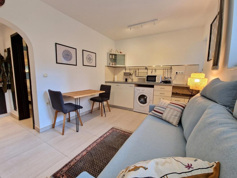 Living room, Seating area, Dining area, minibar