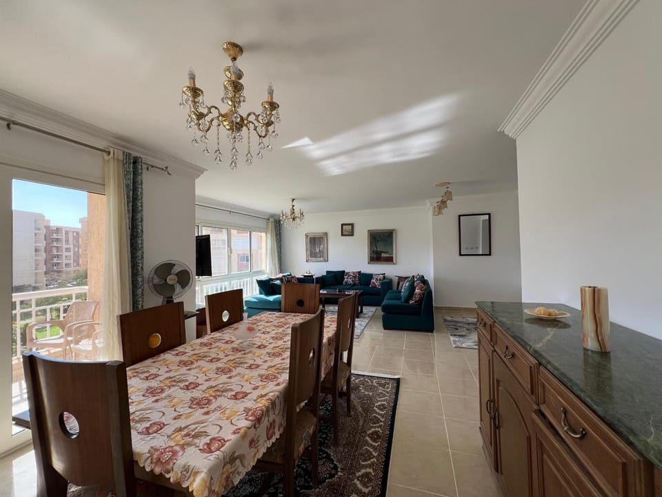Seating area, Dining area