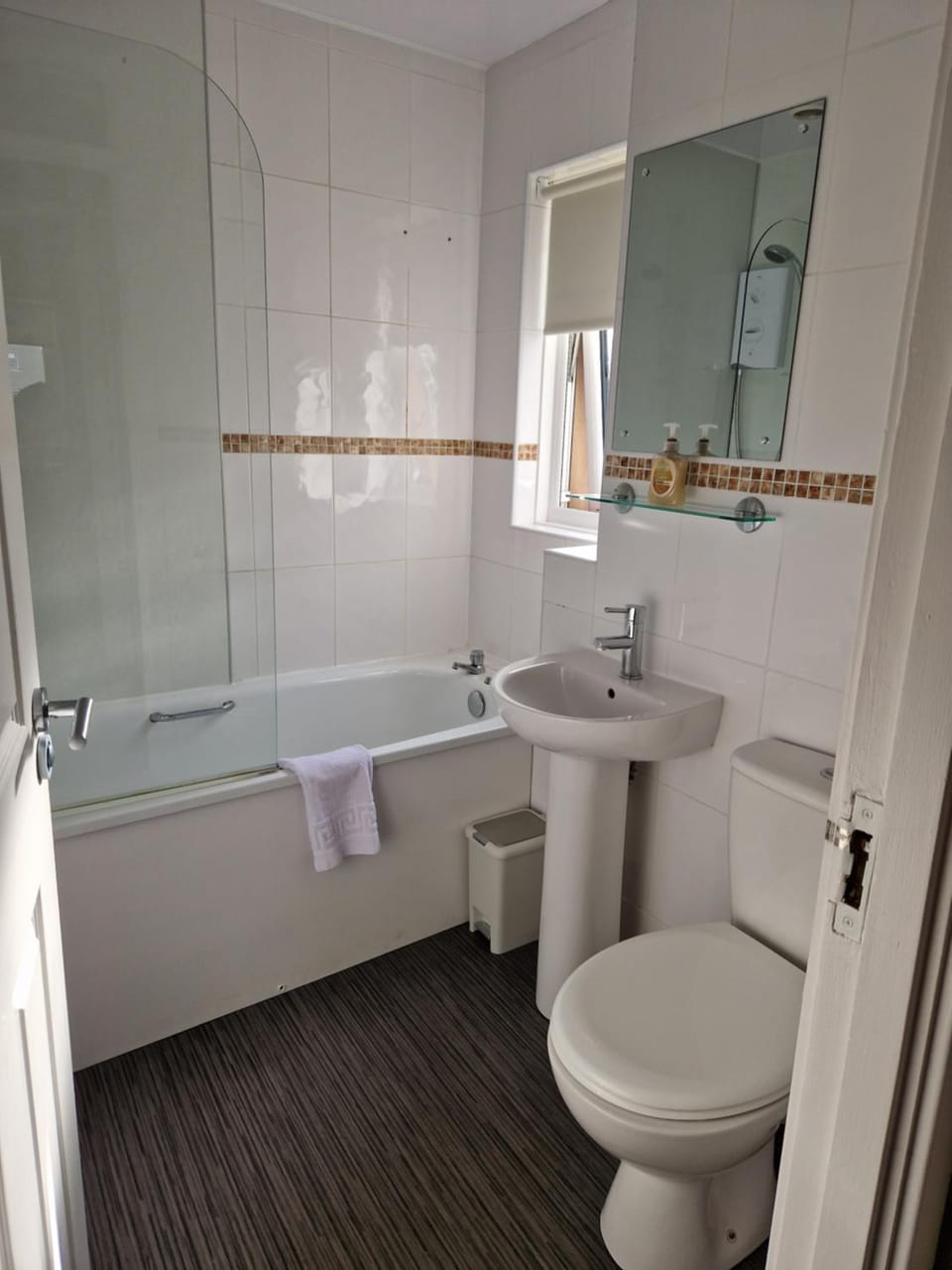 Shower, Toilet, Bathroom, Bath, towels