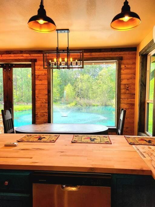 Waterfront Houston Hide out In A Magical Forest House in Texas