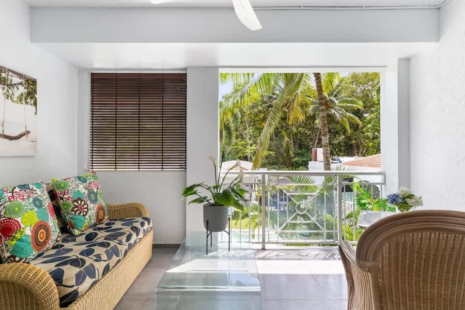 'Swaying Palms and Salt Air' A Dreamy Tropical Haven Apartment in Palm Cove