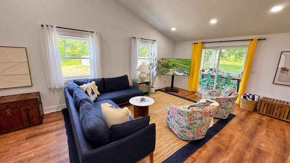 Meadow Sunrise House in Bridgman