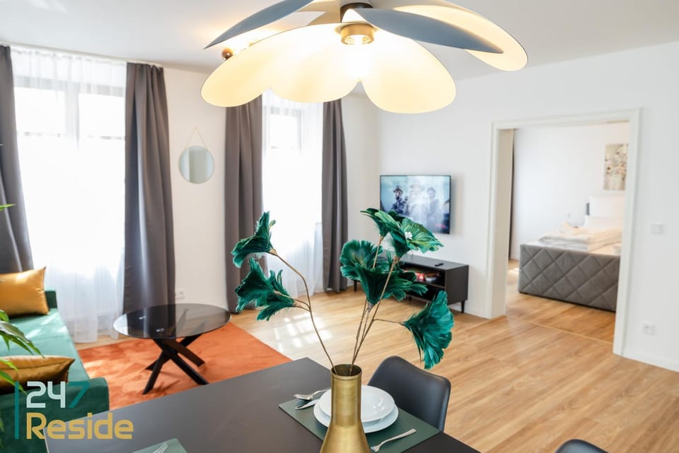Bed, TV and multimedia, Living room, Photo of the whole room, Seating area, Dining area, Evening entertainment, Evening entertainment, Bedroom, Entertainment, Entertainment, Breakfast, Lunch, Dinner, Family, Family, Quiet street view, internet, internet