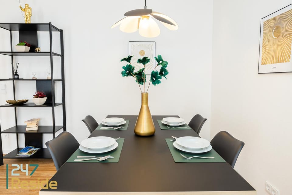 TV and multimedia, Living room, Photo of the whole room, Seating area, Dining area, Evening entertainment, Evening entertainment, Entertainment, Entertainment, Breakfast, Lunch, Dinner, Family, Family, Quiet street view, internet, internet