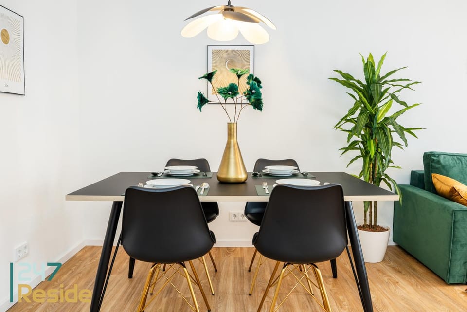 TV and multimedia, Living room, Photo of the whole room, Seating area, Dining area, Evening entertainment, Evening entertainment, Entertainment, Entertainment, Breakfast, Lunch, Dinner, Family, Family, Quiet street view, internet, internet