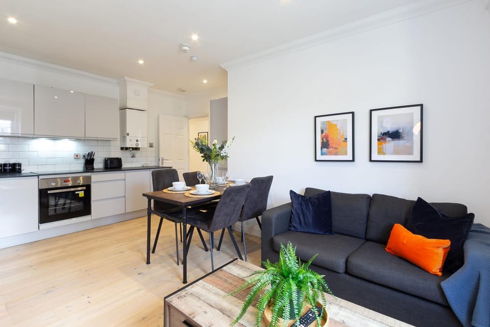 Kitchen or kitchenette, Living room, Seating area, Dining area, dishwasher, minibar, pet friendly, stove, toaster