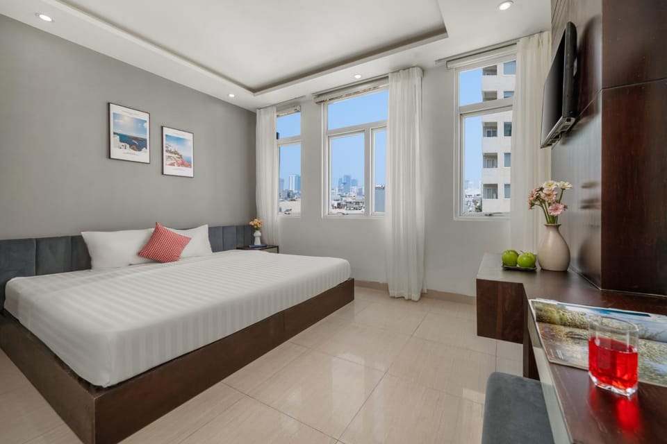 Bed, Photo of the whole room, Quiet street view