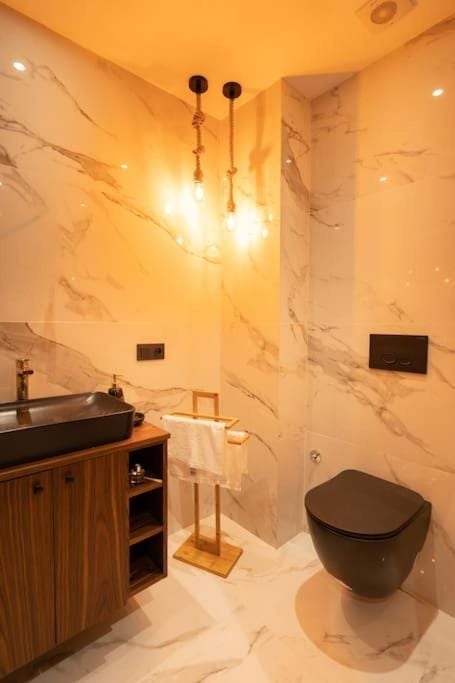Keyless Smart door/ New /Free parking/Central Apartment in Casablanca