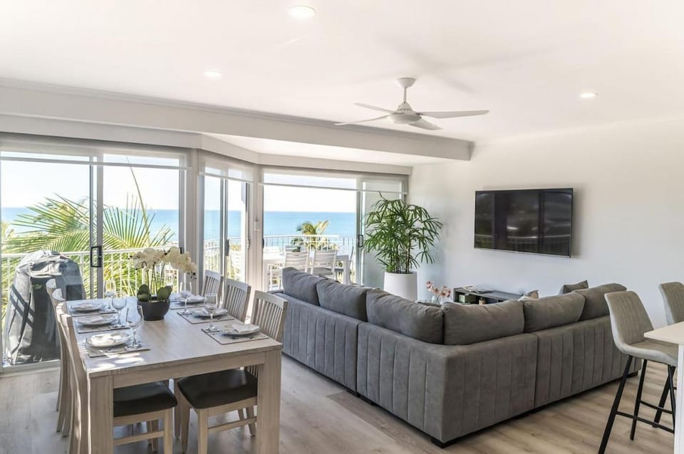 10 Andari Sunshine Beach Beachside Luxury Home House in Noosa Heads