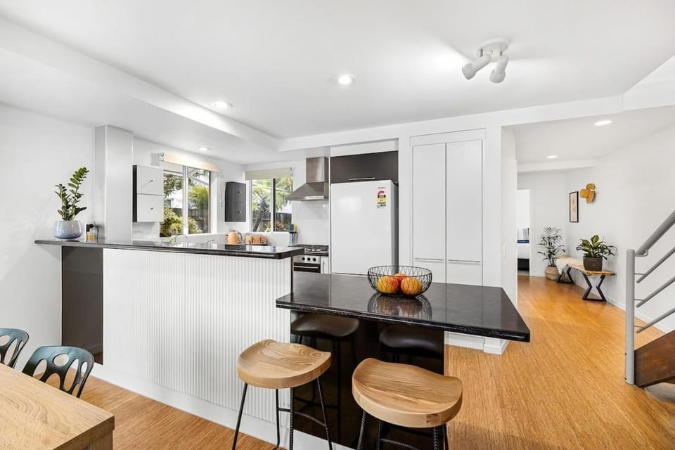 Sunset Seeker - Jetty & Pet Friendly House in Noosaville