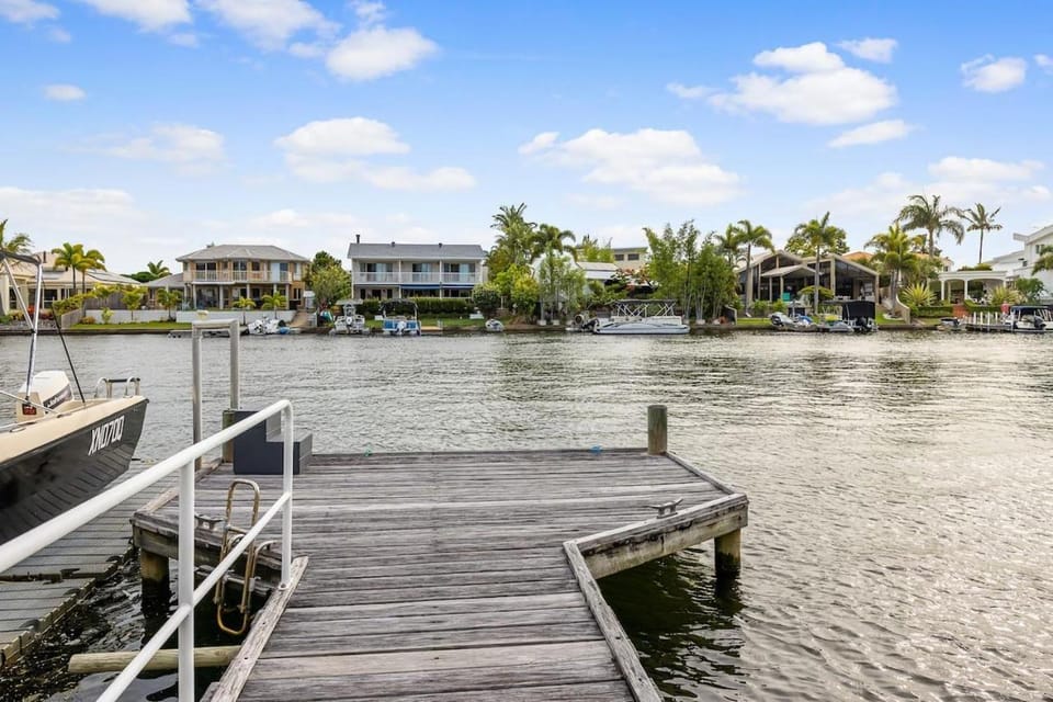 Sunset Seeker - Jetty & Pet Friendly House in Noosaville