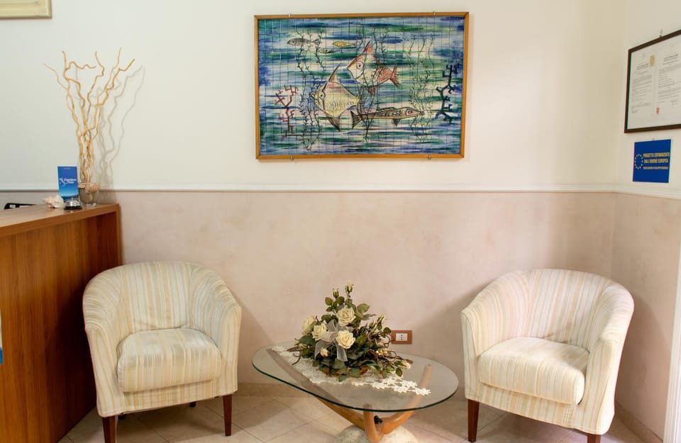 Lobby or reception, Decorative detail, Internal: Not applicable to any particular room