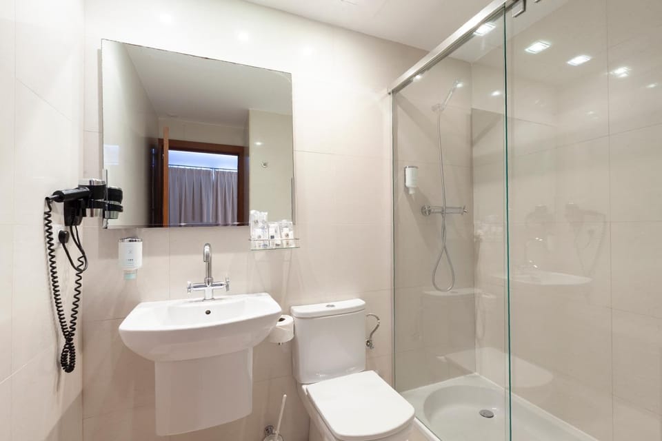 Bathroom, Photo of the whole room