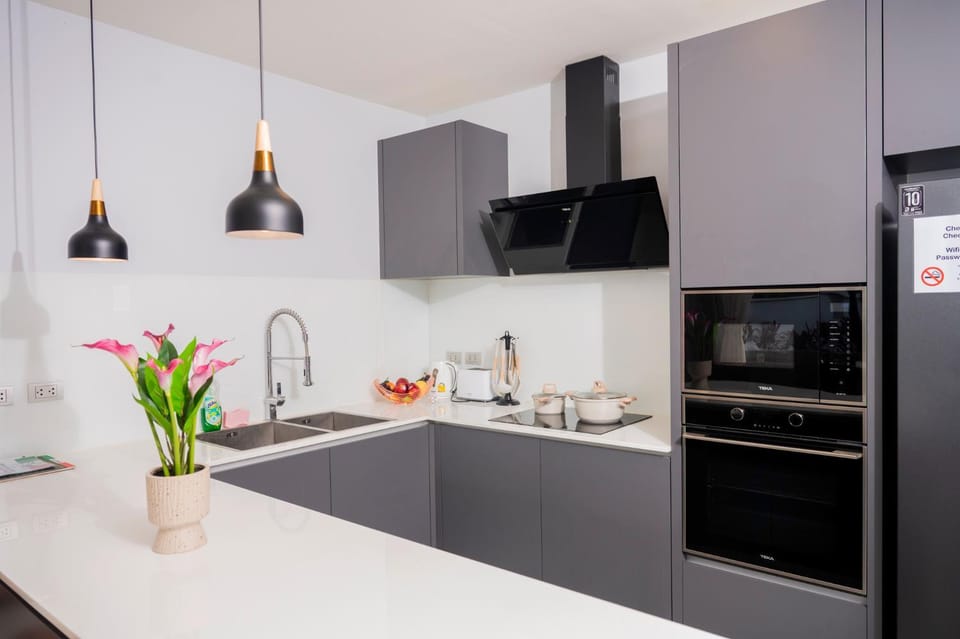 Kitchen or kitchenette, oven