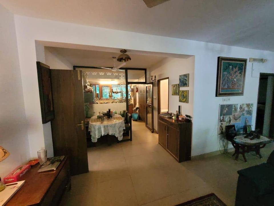 TV and multimedia, Kitchen or kitchenette, Living room, Seating area, Dining area