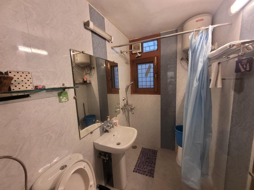 Shower, Bathroom, towels