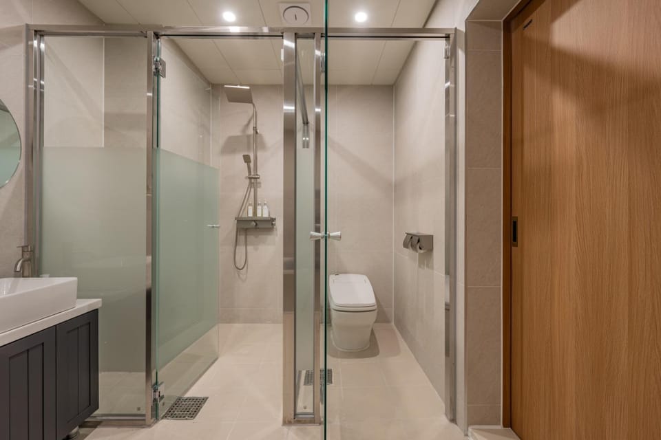 Shower, Toilet, Bathroom