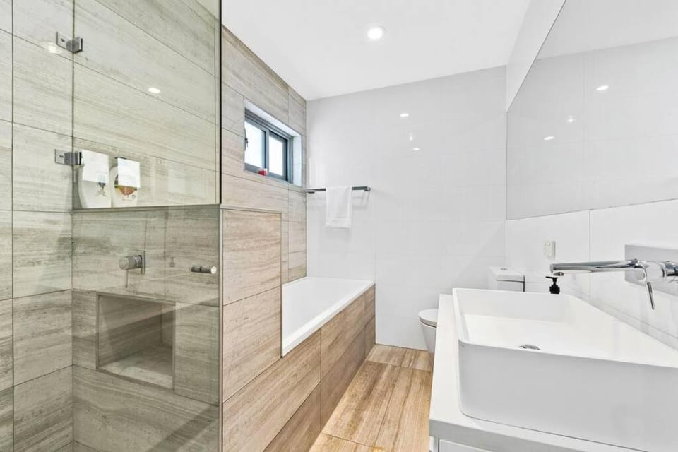 Convenient 4BR with Private Pool close to Airport House in Sydney