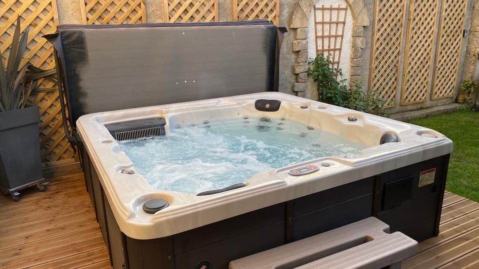 Gîte avec jacuzzi proche de Bayeux House in Normandy