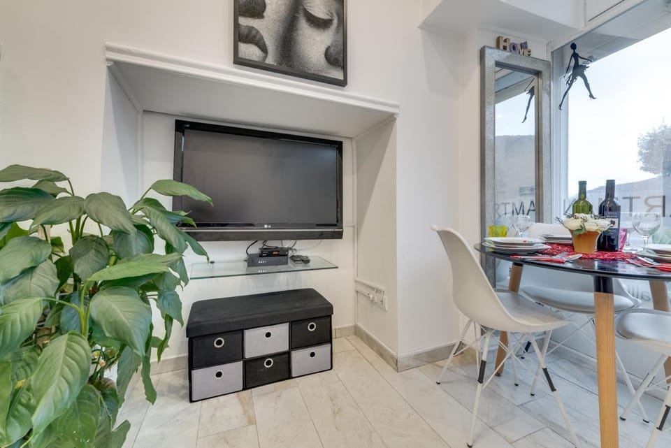 TV and multimedia, Dining area