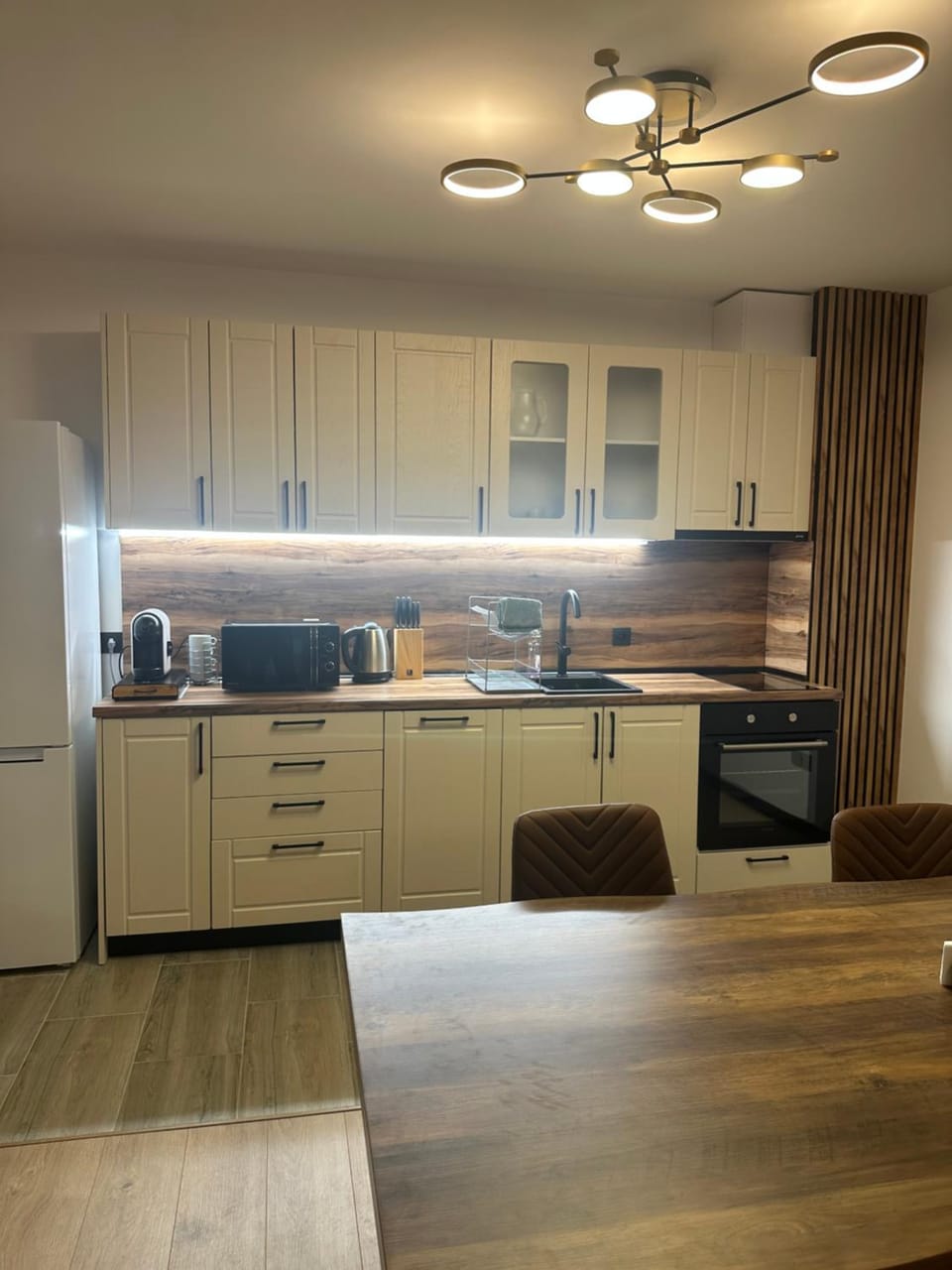 Kitchen or kitchenette, Seating area, Dining area