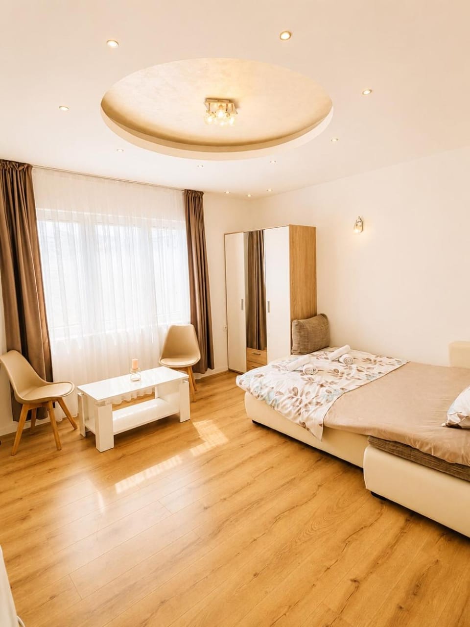 Central Comfort Apartment 5 Minute Walk to Beach, Free Parking, 2 BR Apartment in Municipality of Ohrid, North Macedonia