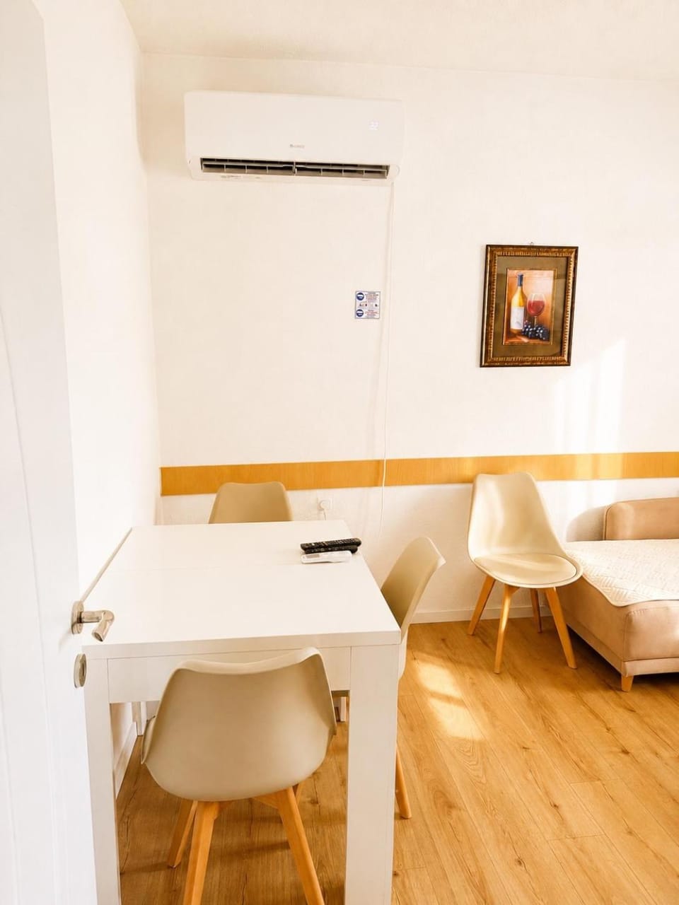 Central Comfort Apartment 5 Minute Walk to Beach, Free Parking, 2 BR Apartment in Municipality of Ohrid, North Macedonia