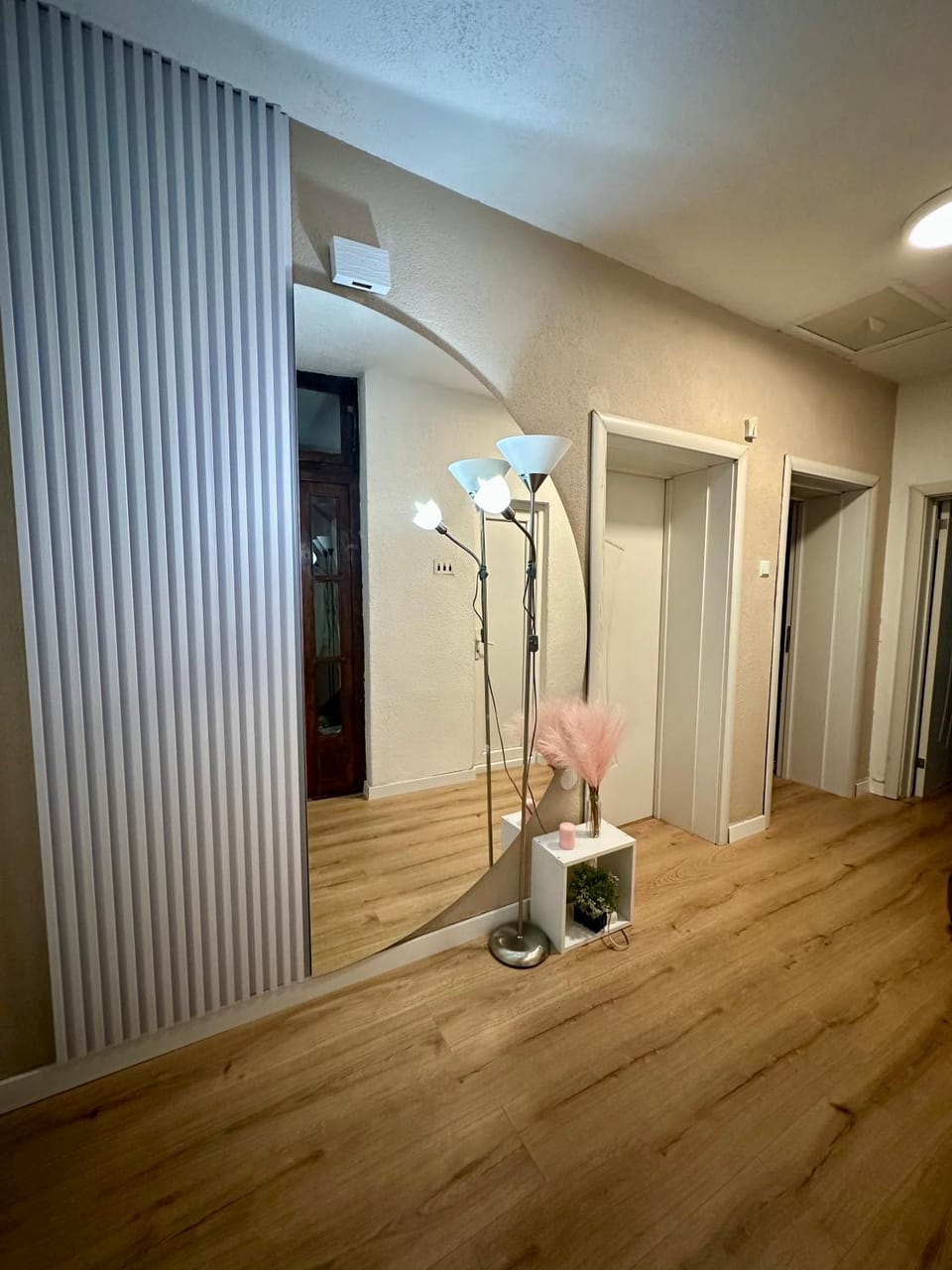 Central Comfort Apartment 5 Minute Walk to Beach, Free Parking, 2 BR Apartment in Municipality of Ohrid, North Macedonia