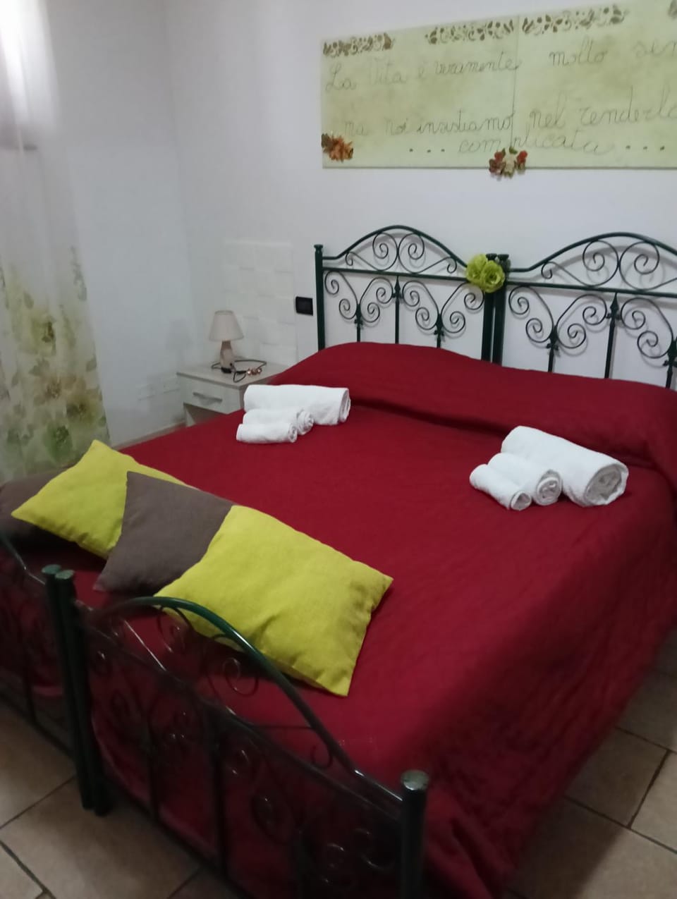 Bed, Bedroom, towels