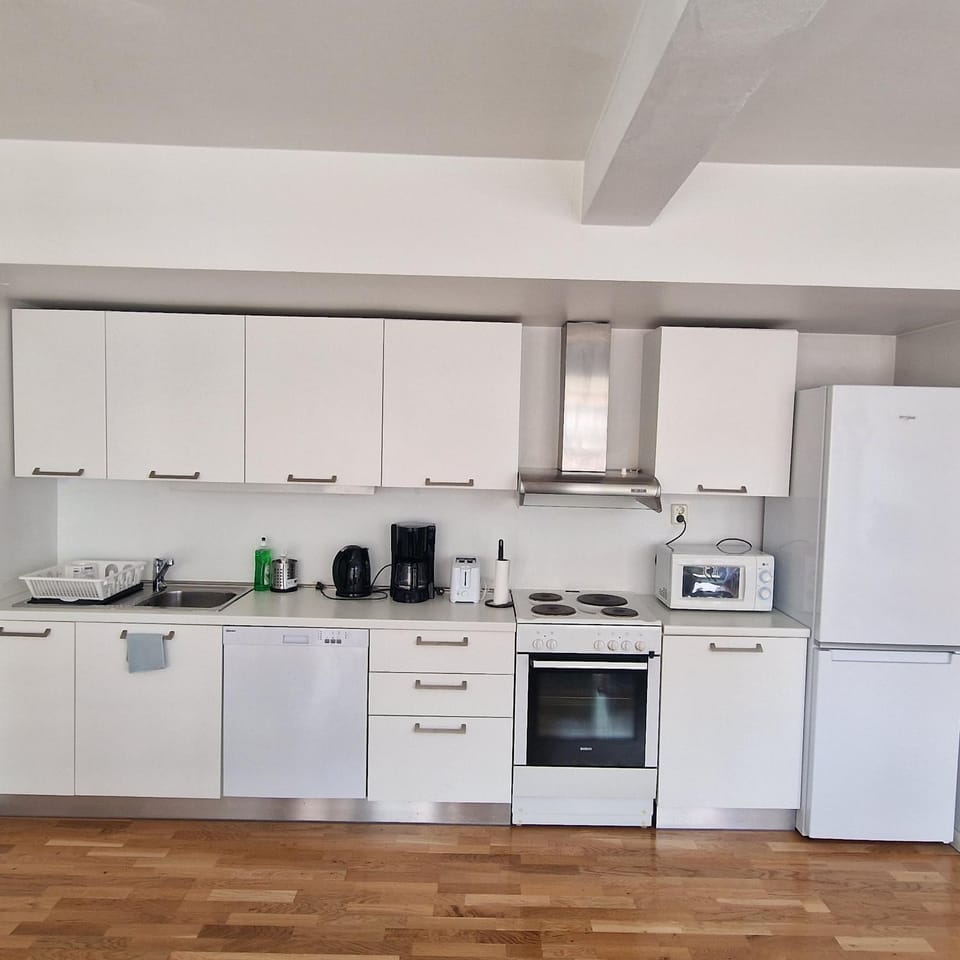 Coffee/tea facilities, dishwasher, minibar, pet friendly, stove, kitchen